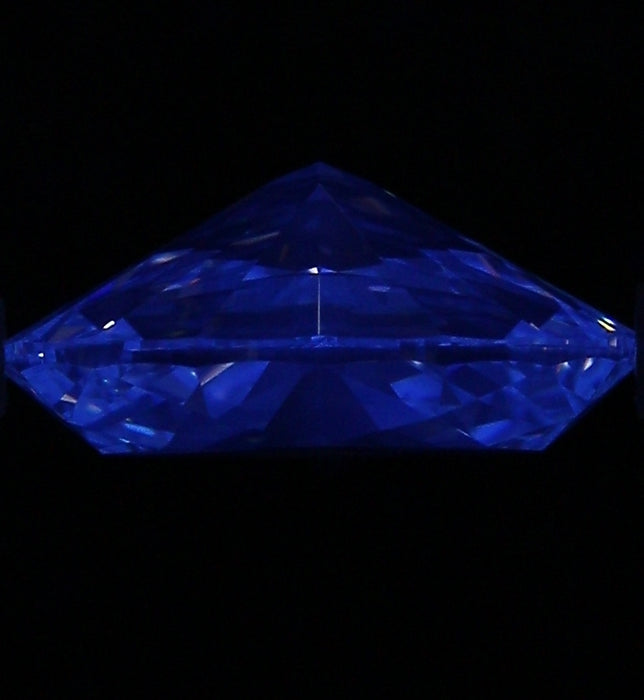 1.79ct Oval H VVS1 Natural Diamond fluorescence image