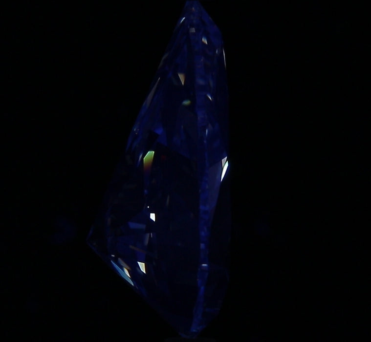 3.46ct Pear I VS1 Natural Diamond fluorescence image