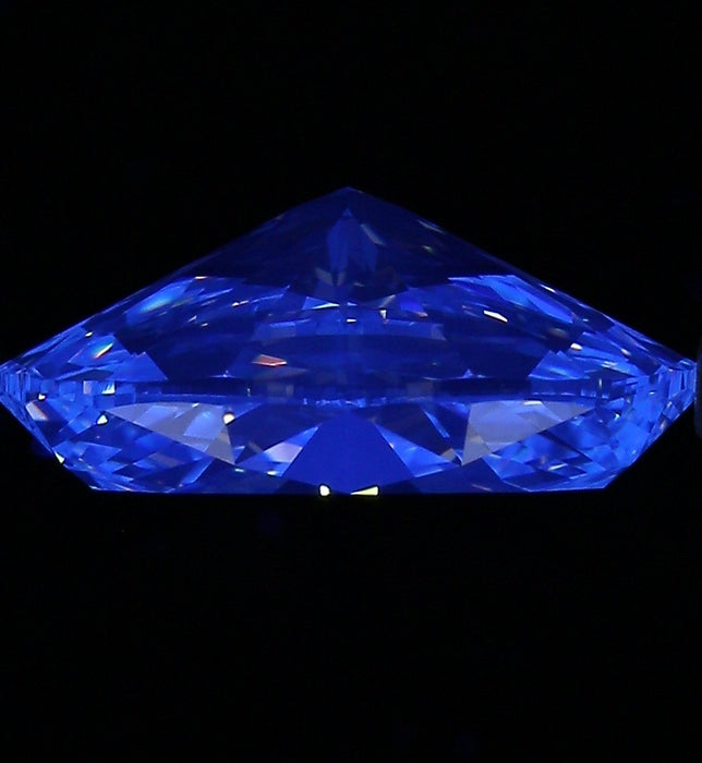 5.01ct Oval G VS1 Natural Diamond fluorescence image