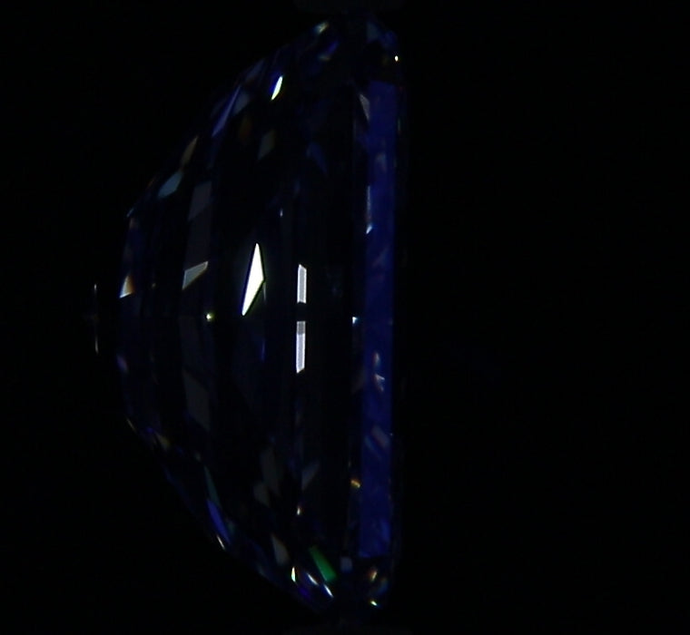 2.70ct Radiant E VS2 Natural Diamond fluorescence image