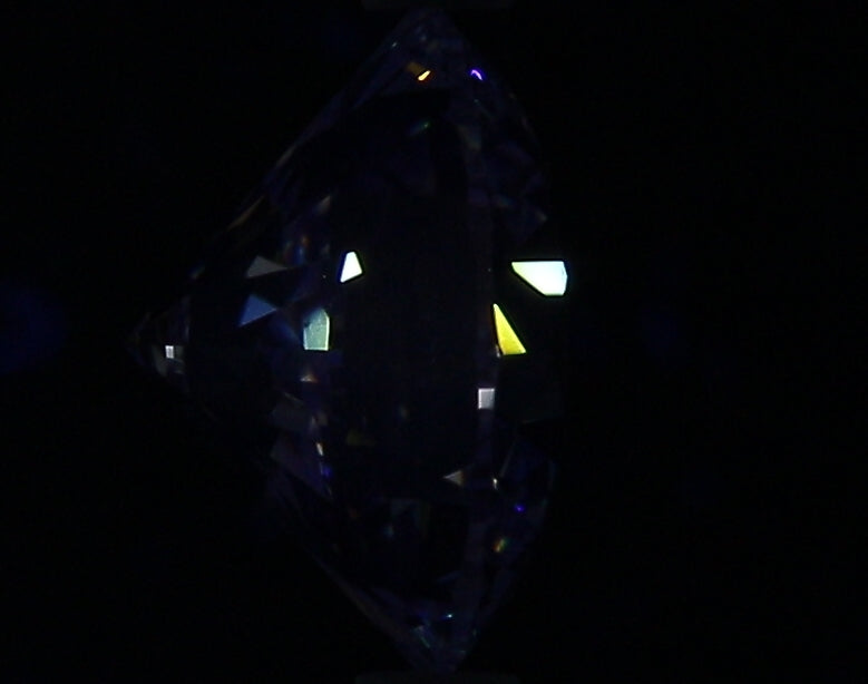 2.02ct Round I SI1 Natural Diamond fluorescence image