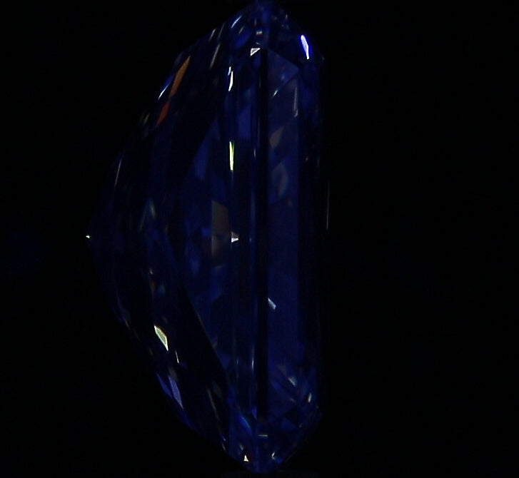 2.80ct Radiant I VS2 Natural Diamond fluorescence image