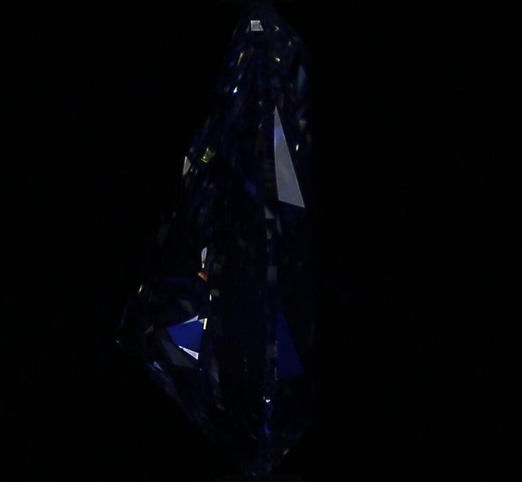 2.01ct Pear G SI1 Natural Diamond fluorescence image