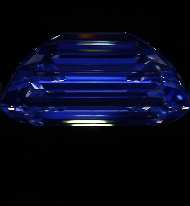 8.01ct Emerald G VS1 Natural Diamond fluorescence image