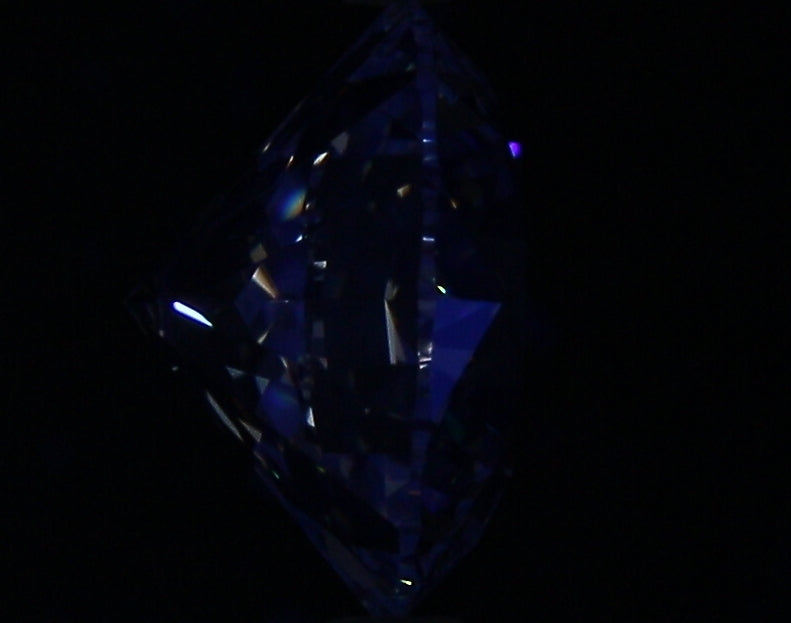 2.70ct Round F VVS2 Natural Diamond fluorescence image