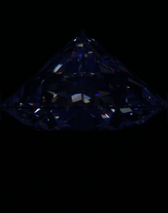 5.18ct Round H VVS2 Natural Diamond fluorescence image