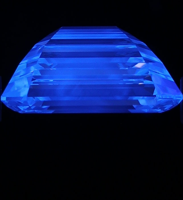 1.50ct Emerald J VVS2 Natural Diamond fluorescence image