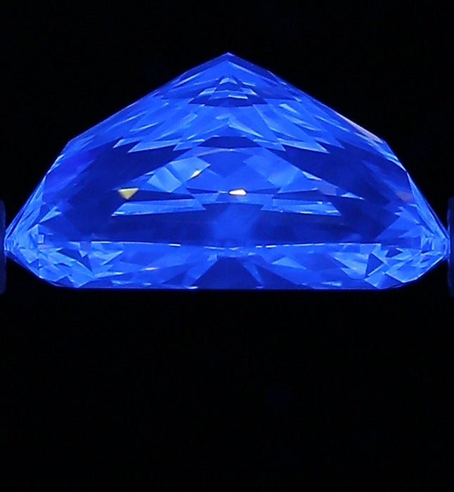 2.50ct CE G VS1 Natural Diamond fluorescence image