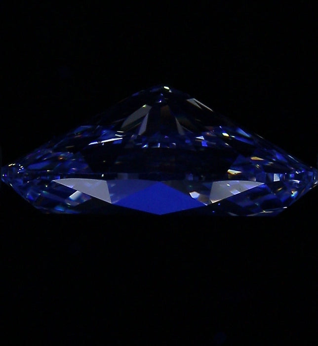 4.02ct Oval D VS1 Natural Diamond fluorescence image