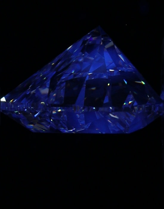 3.02ct Heart H VS1 Natural Diamond fluorescence image