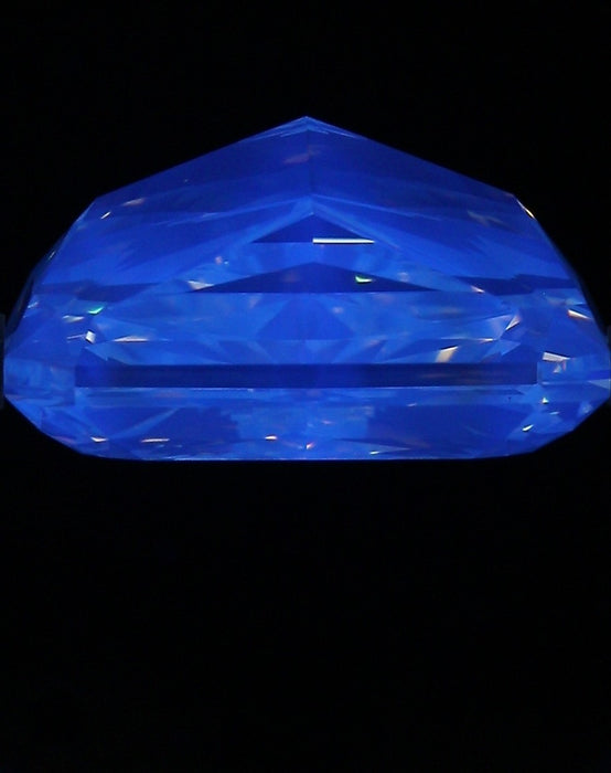 10.16ct Radiant FVY VS1 Natural Diamond fluorescence image