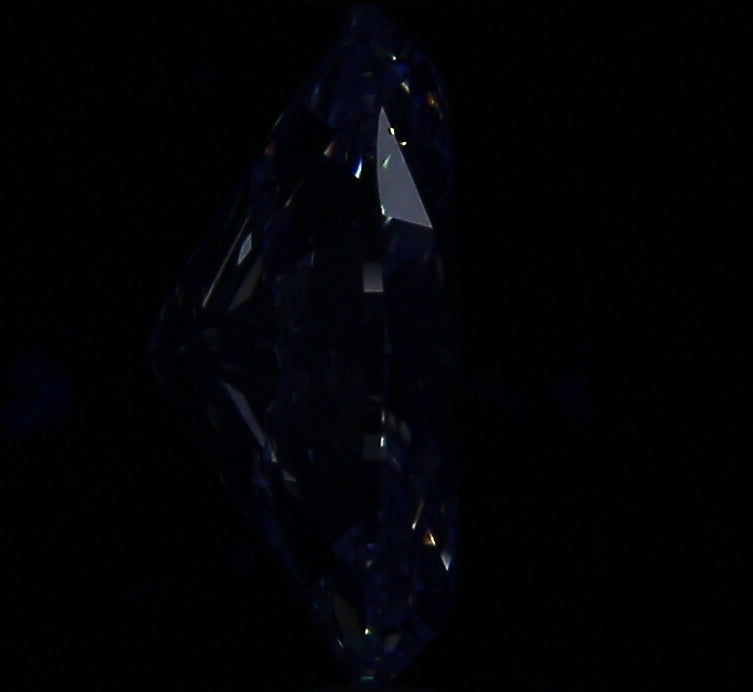 2.01ct Oval G SI1 Natural Diamond fluorescence image
