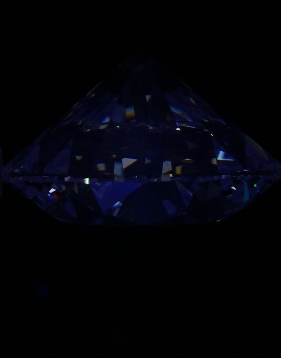 5.53ct Round J SI1 Natural Diamond fluorescence image