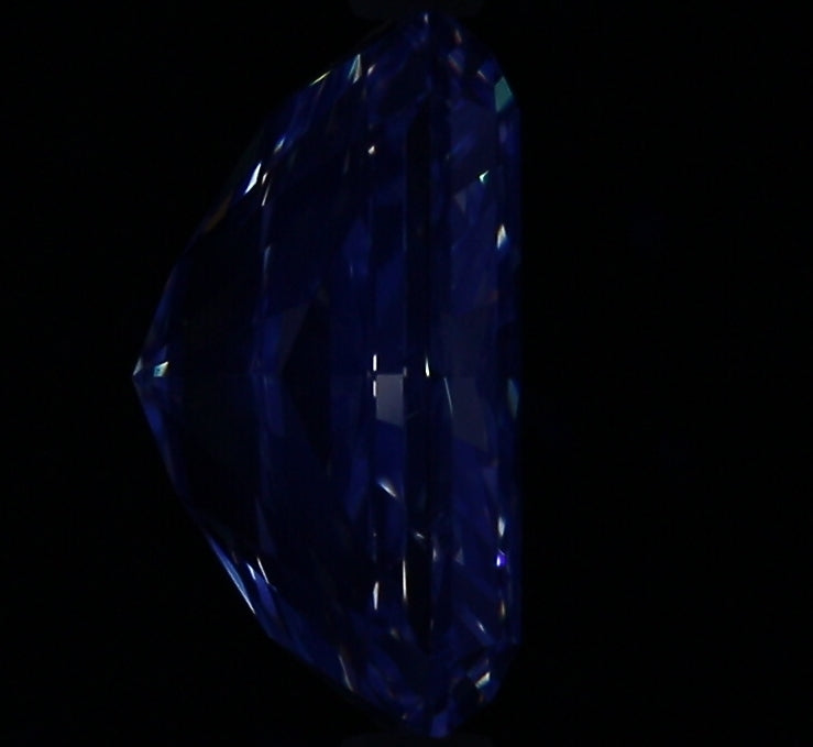 3.01ct Radiant I SI1 Natural Diamond fluorescence image