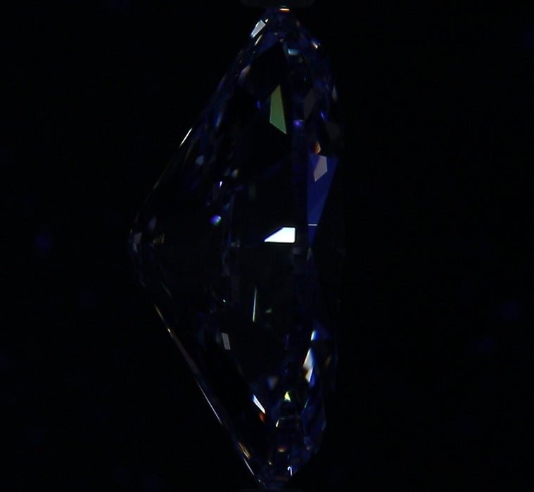 4.02ct Oval D VS2 Natural Diamond fluorescence image