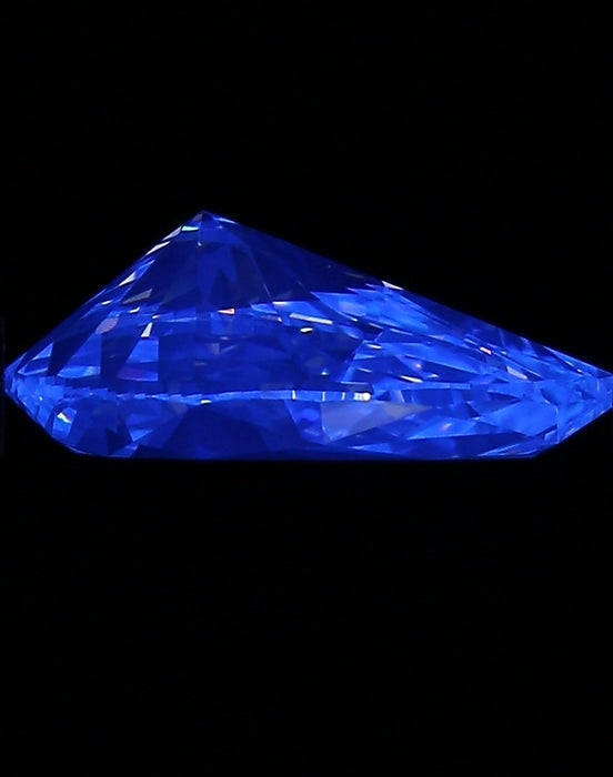 1.20ct Pear H VS1 Natural Diamond fluorescence image