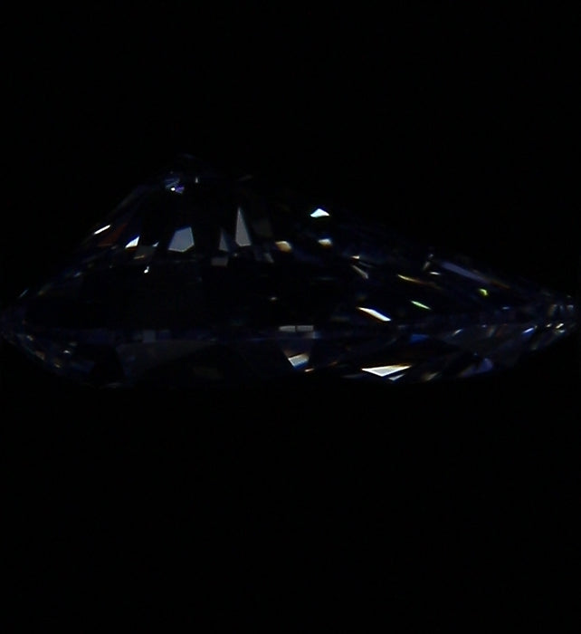 1.06ct Pear I VVS1 Natural Diamond fluorescence image