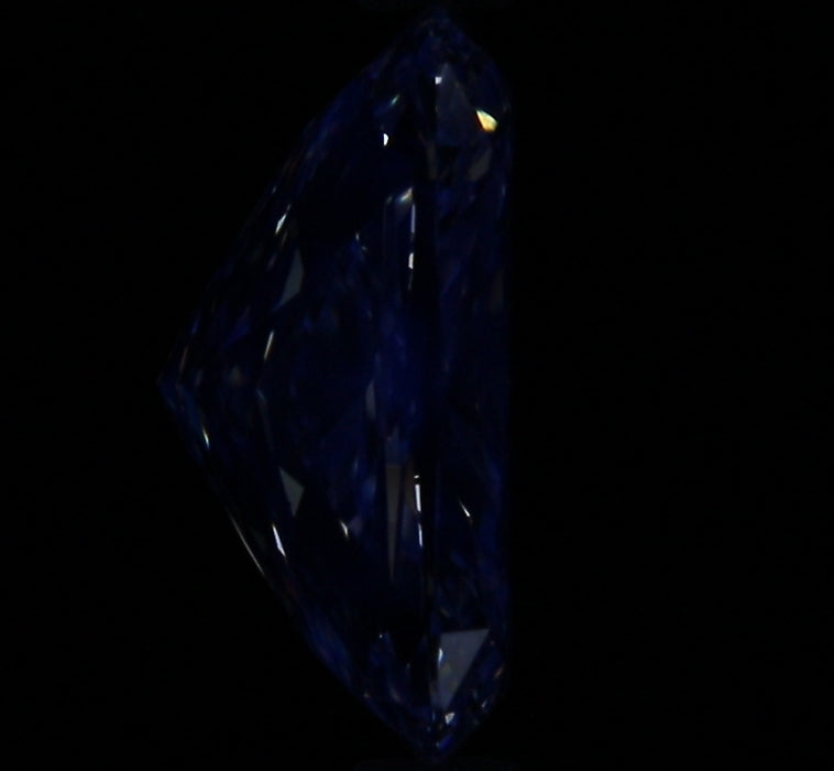 2.02ct CE F VS1 Natural Diamond fluorescence image