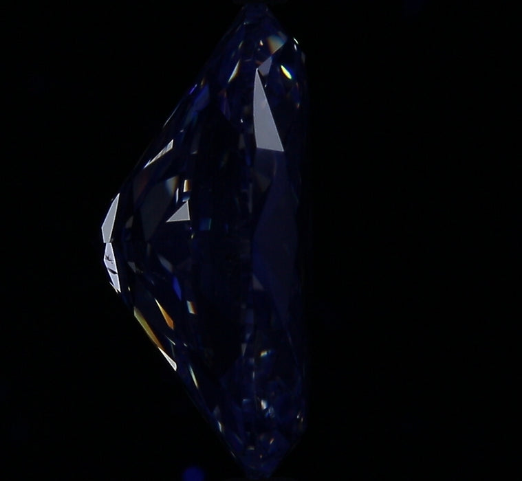 3.70ct Oval J SI1 Natural Diamond fluorescence image