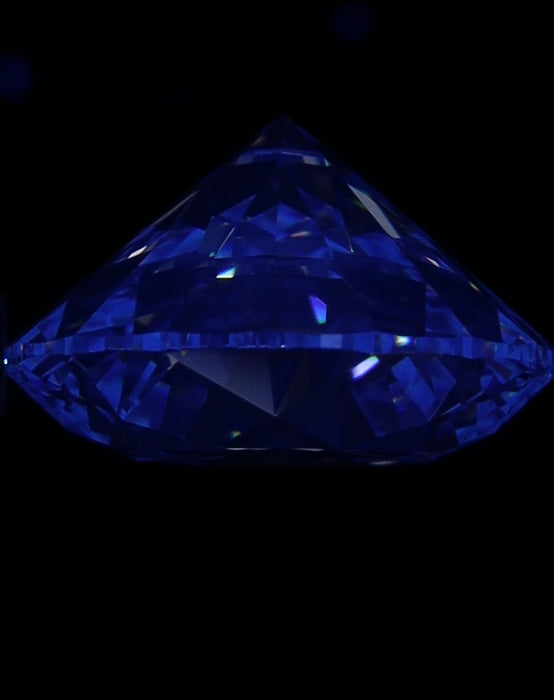 2.20ct Round F VVS1 Natural Diamond fluorescence image