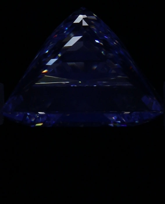 2.01ct PC H VVS2 Natural Diamond fluorescence image