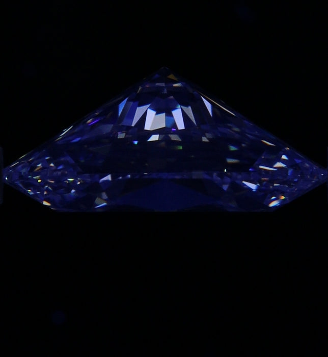 3.01ct Oval J IF Natural Diamond fluorescence image