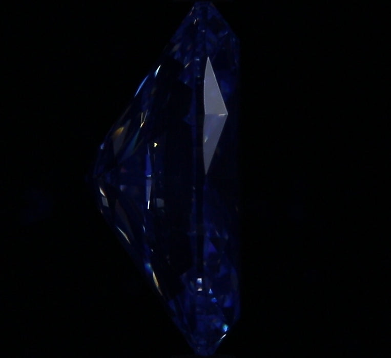 2.30ct Oval F VS2 Natural Diamond fluorescence image