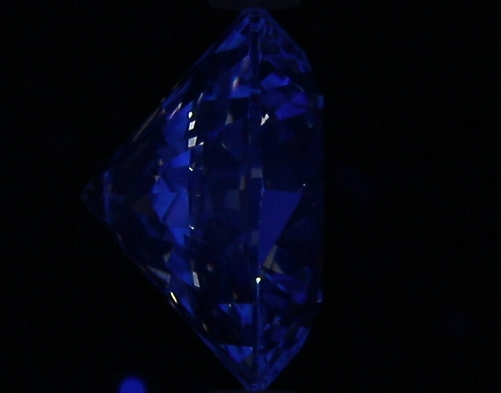 2.02ct Round D SI1 Natural Diamond fluorescence image
