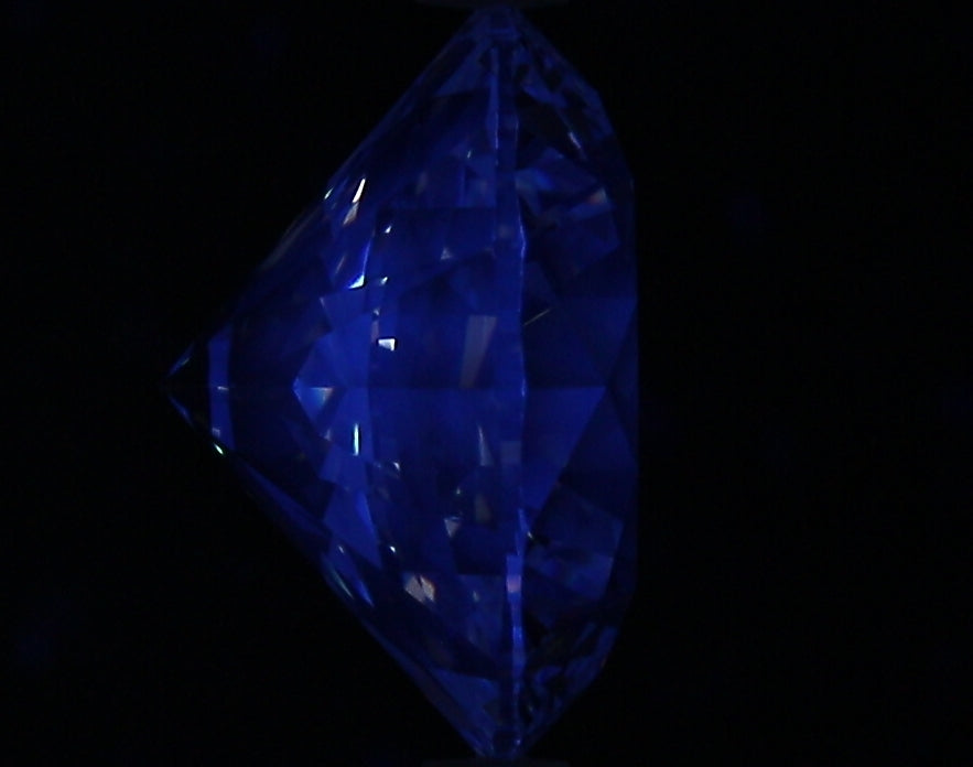 3.53ct Round I VS2 Natural Diamond fluorescence image