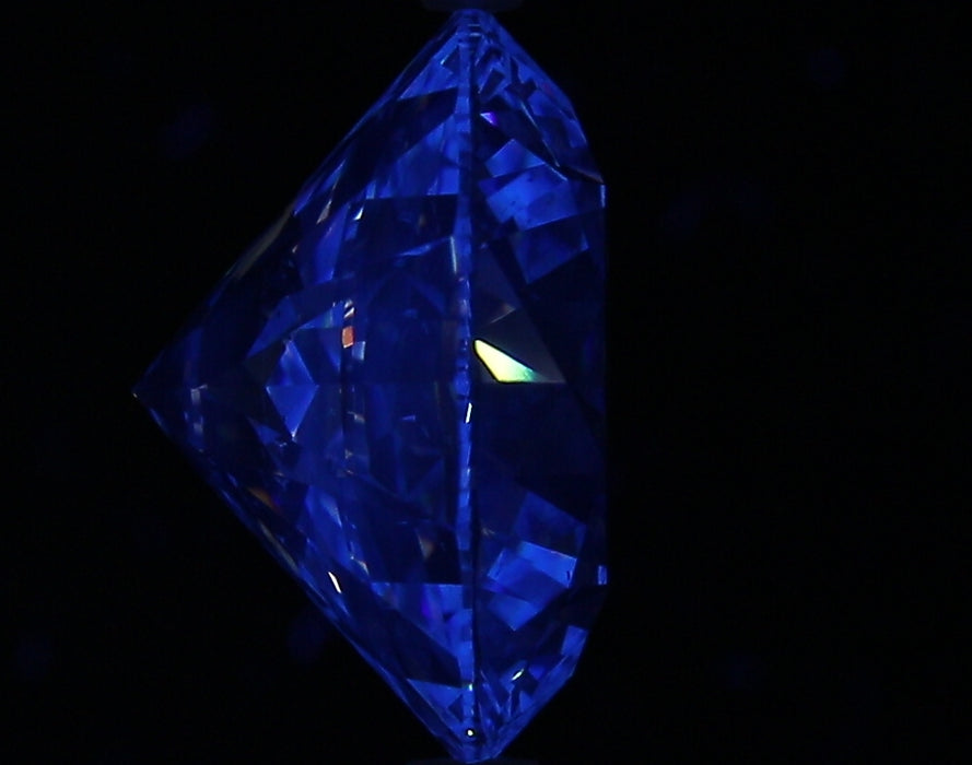 4.72ct Round F SI1 Natural Diamond fluorescence image