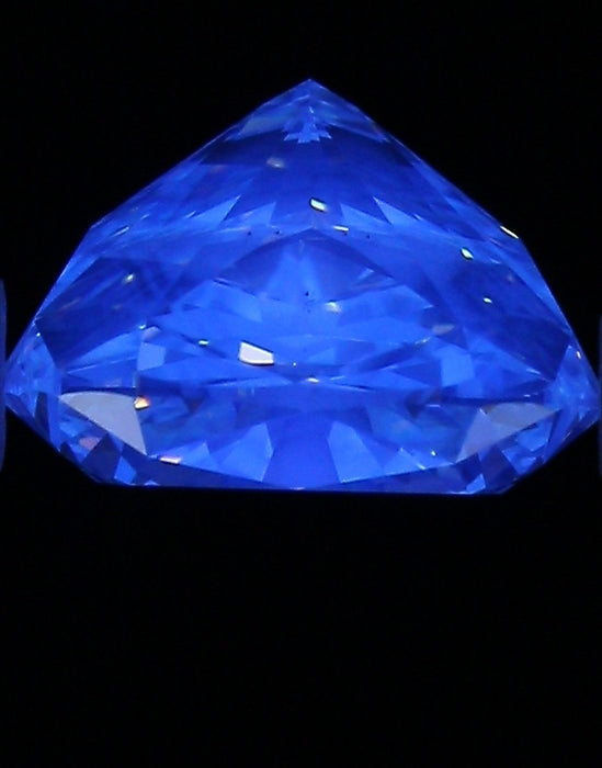 2.01ct Cushion S-T VS1 Natural Diamond fluorescence image