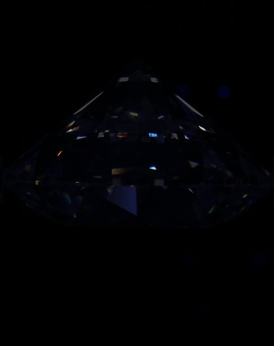 5.02ct Round I VVS2 Natural Diamond fluorescence image