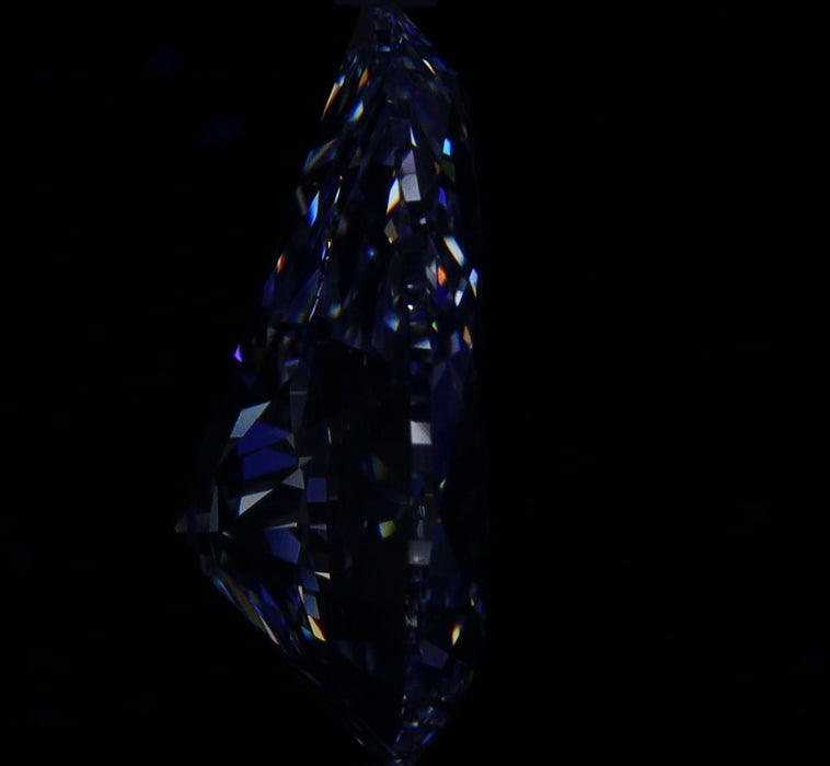 4.84ct Pear D FL Natural Diamond fluorescence image