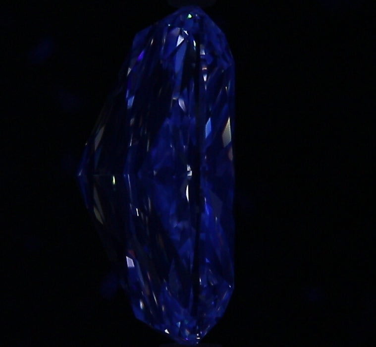 2.70ct CM F VS2 Natural Diamond fluorescence image