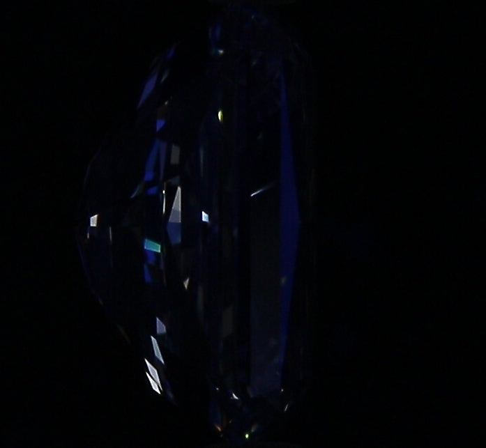 2.70ct Radiant I VVS1 Natural Diamond fluorescence image