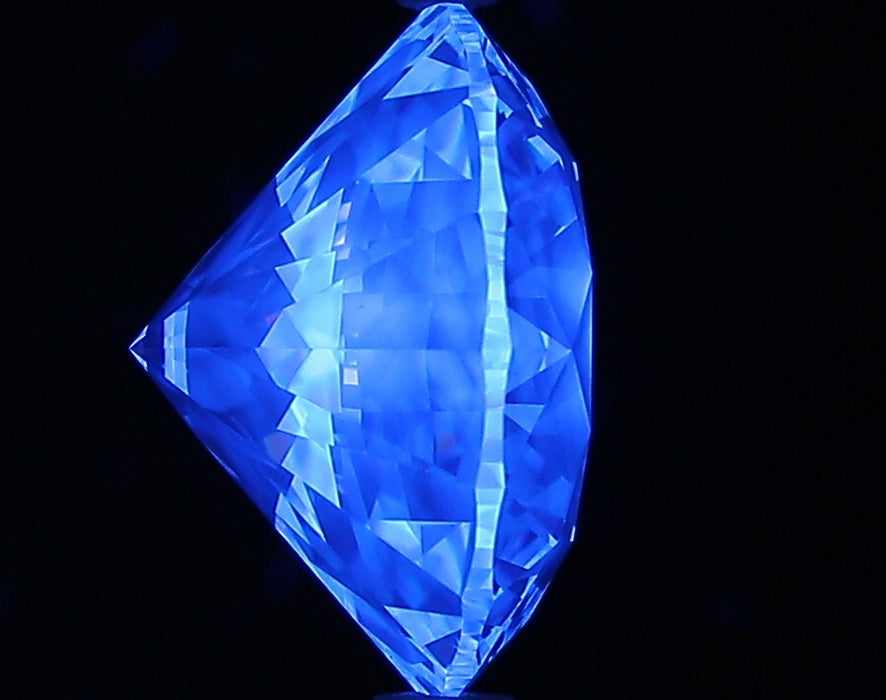 3.30ct Round G VS1 Natural Diamond fluorescence image