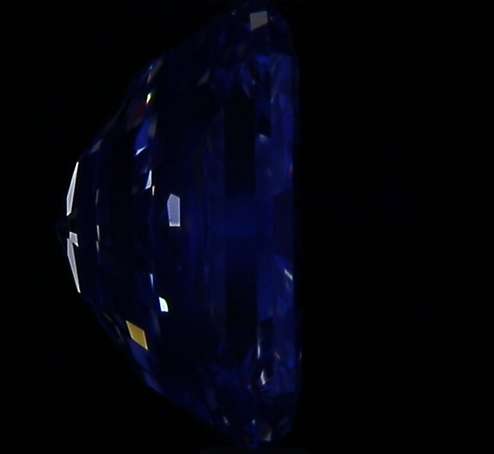 1.80ct Radiant F VS1 Natural Diamond fluorescence image