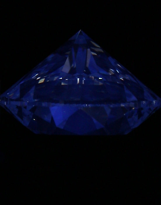 2.01ct Round K VS2 Natural Diamond fluorescence image