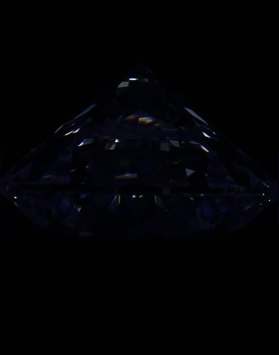1.66ct Round E VVS2 Natural Diamond fluorescence image
