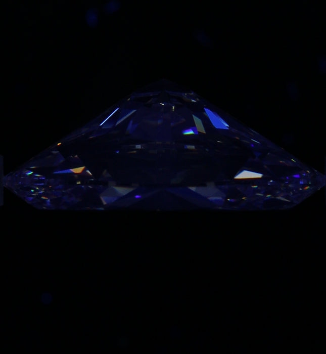 4.01ct Oval J VS1 Natural Diamond fluorescence image