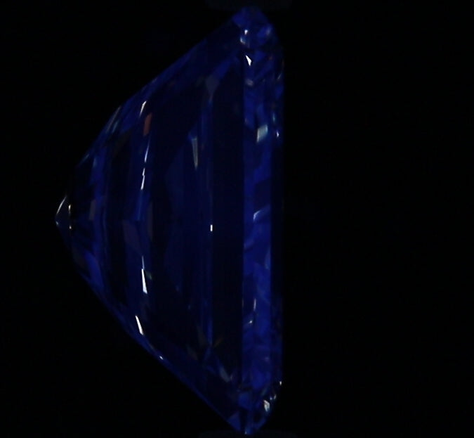 2.01ct Radiant G VS1 Natural Diamond fluorescence image