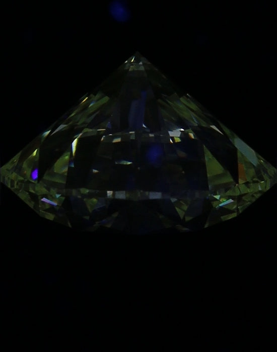 4.03ct Round I VS2 Natural Diamond fluorescence image