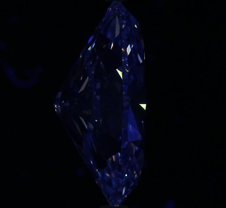 3.51ct Oval H SI1 Natural Diamond fluorescence image