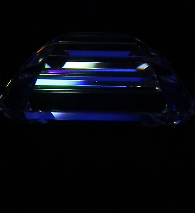 1.40ct Emerald G VVS2 Natural Diamond fluorescence image