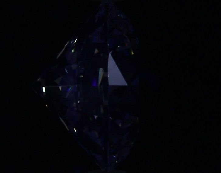 2.14ct Round I VS1 Natural Diamond fluorescence image