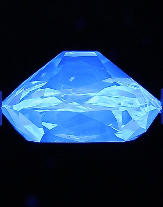 2.52ct OMB I SI1 Natural Diamond fluorescence image