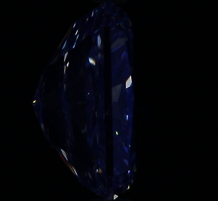 3.01ct Radiant I SI1 Natural Diamond fluorescence image