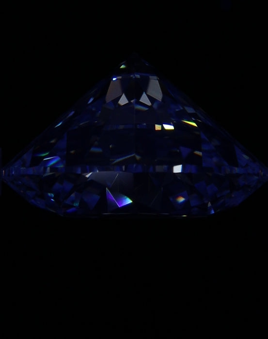 5.05ct Round E VVS1 Natural Diamond fluorescence image