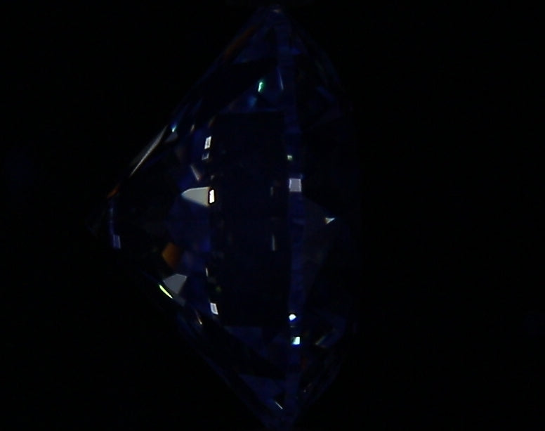 2.56ct Round F VS1 Natural Diamond fluorescence image