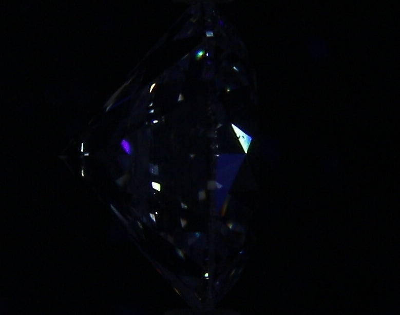 2.01ct Round E VS2 Natural Diamond fluorescence image